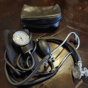 Stethoscope and Blood Pressure Cuff 🤕🤒😷🏥💉